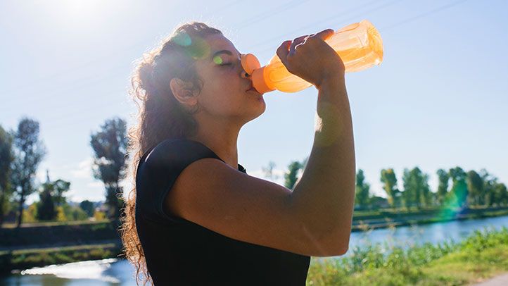 O verão é uma estação adorada por muitos por seu clima quente, dias mais longos e oportunidades para atividades ao ar livre. Entretanto, poucas pessoas estão cientes dos possíveis riscos à saúde que o verão pode trazer. A combinação de calor, umidade e maior exposição ao sol pode ter um impacto significativo no seu bem-estar. É importante manter-se informado e tomar as precauções necessárias para garantir que sua saúde não seja comprometida.