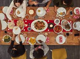 7 maneiras de evitar comer demais durante as festas de fim de ano