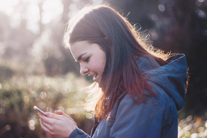 12 sinais não óbvios sobre como reconhecer uma mulher que se mantém no Instagram