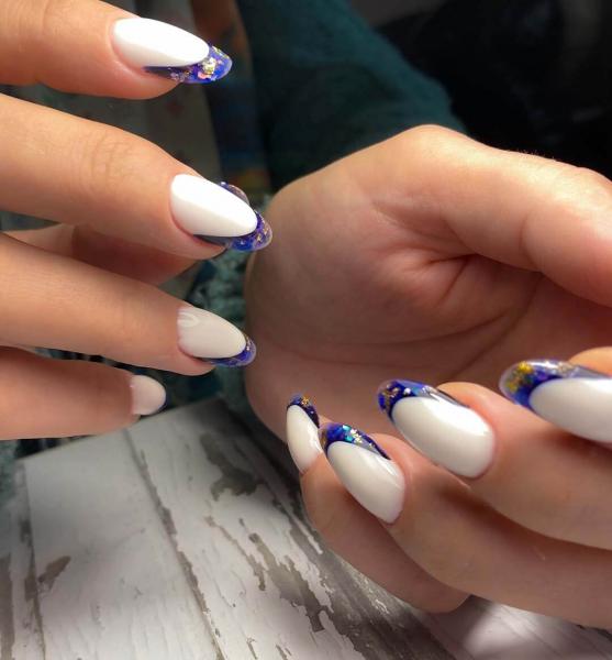 Francês colorido: opções para uma manicure refinada