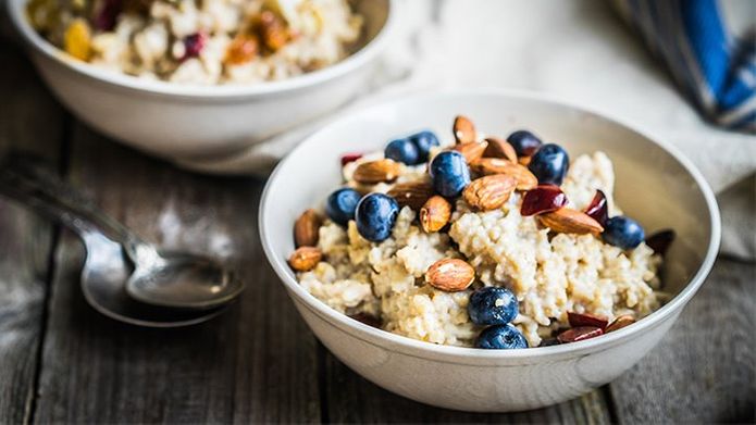 Benefícios e malefícios da farinha de aveia para a saúde (4 motivos para não consumi-la no café da manhã)