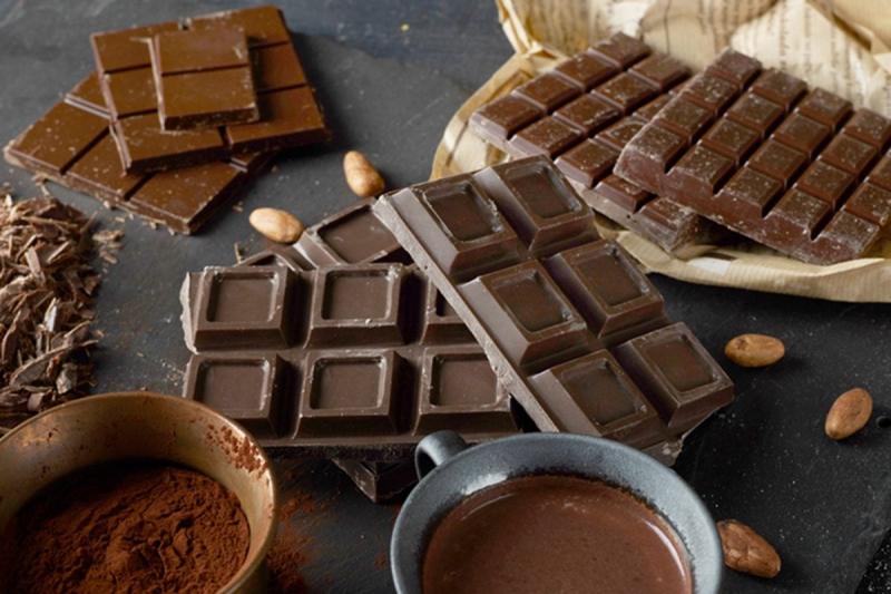 Você sabia que se deliciar com um doce pode, na verdade, ser bom para sua saúde? Estudos recentes descobriram que o chocolate pode ajudar a combater a tosse e aliviar aquela irritação persistente na garganta.