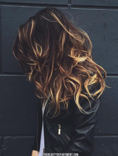 O efeito tartaruga: tudo o que você precisa saber sobre a coloração de cabelo mais popular deste outono