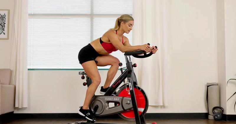 A bicicleta ergométrica ajudará você a perder peso (e como se exercitar adequadamente)