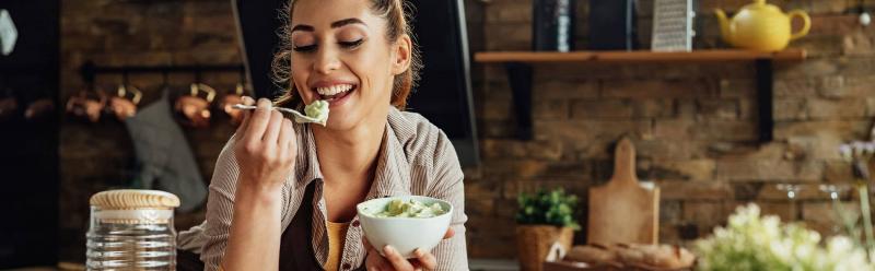 O que nos ajuda a determinar se o alimento é gostoso ou não?